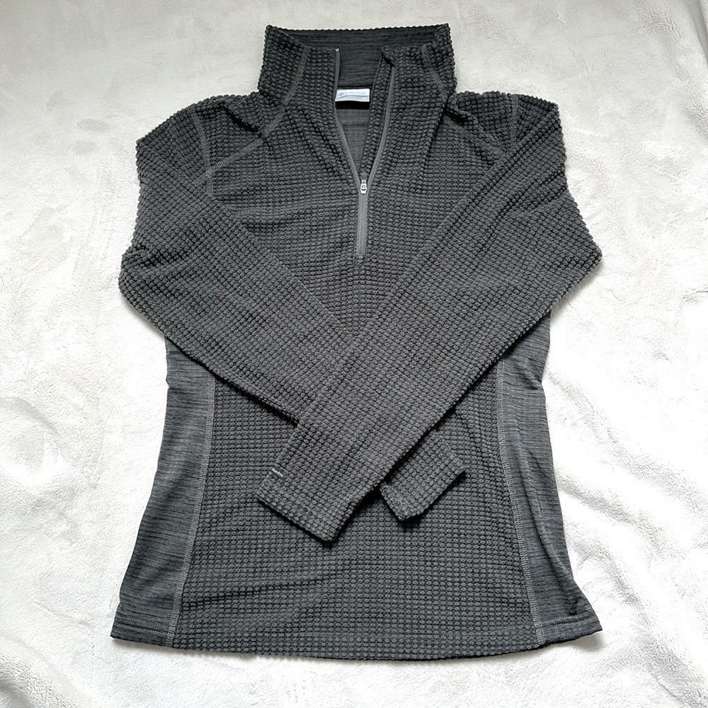 Columbia women’s collared pullover. Size M